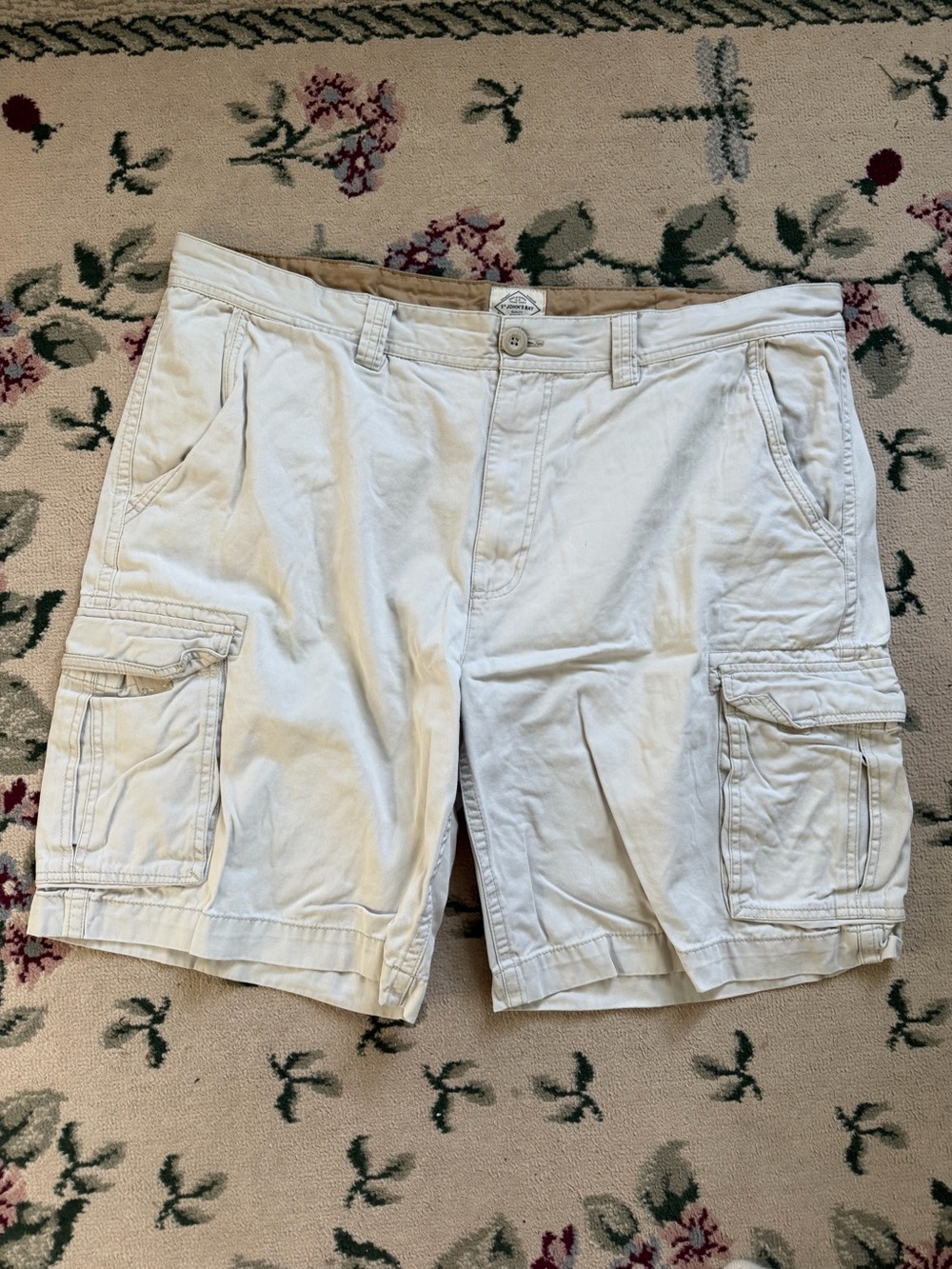 St. John's Bay White Men's Cargo Shorts
